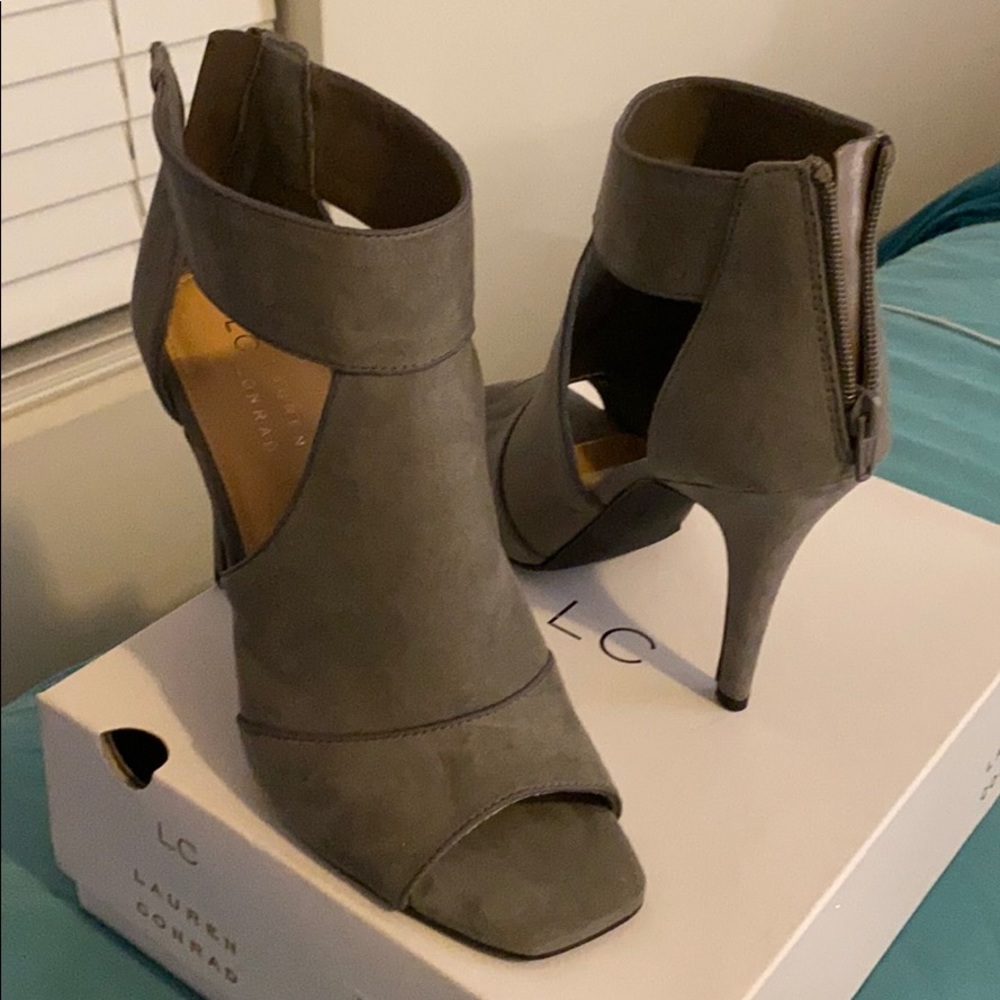 Shoes - Picture 3 of 3